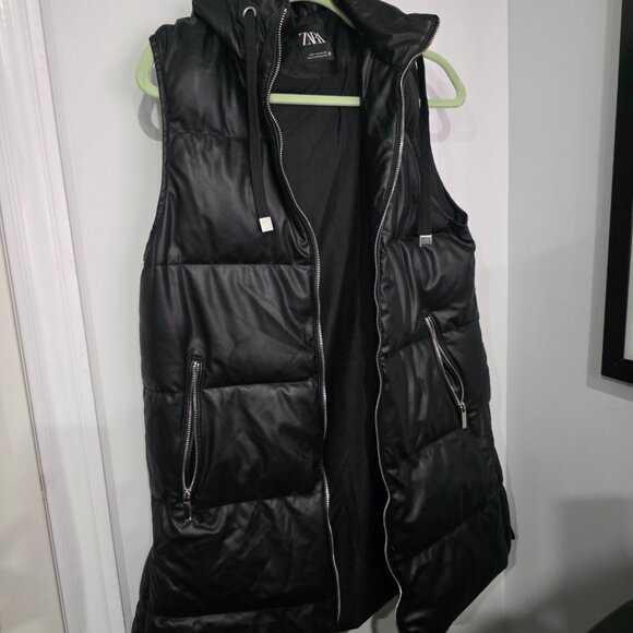 Zara Black Puffer Vest with Hood - Picture 4 of 4